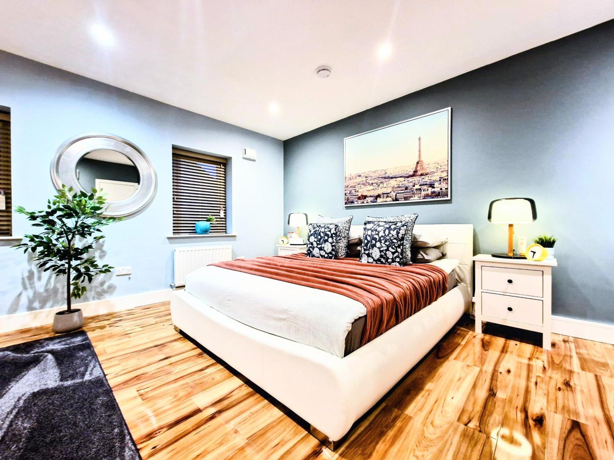 Master Bedroom With Ensuite Lucan Extérieur photo